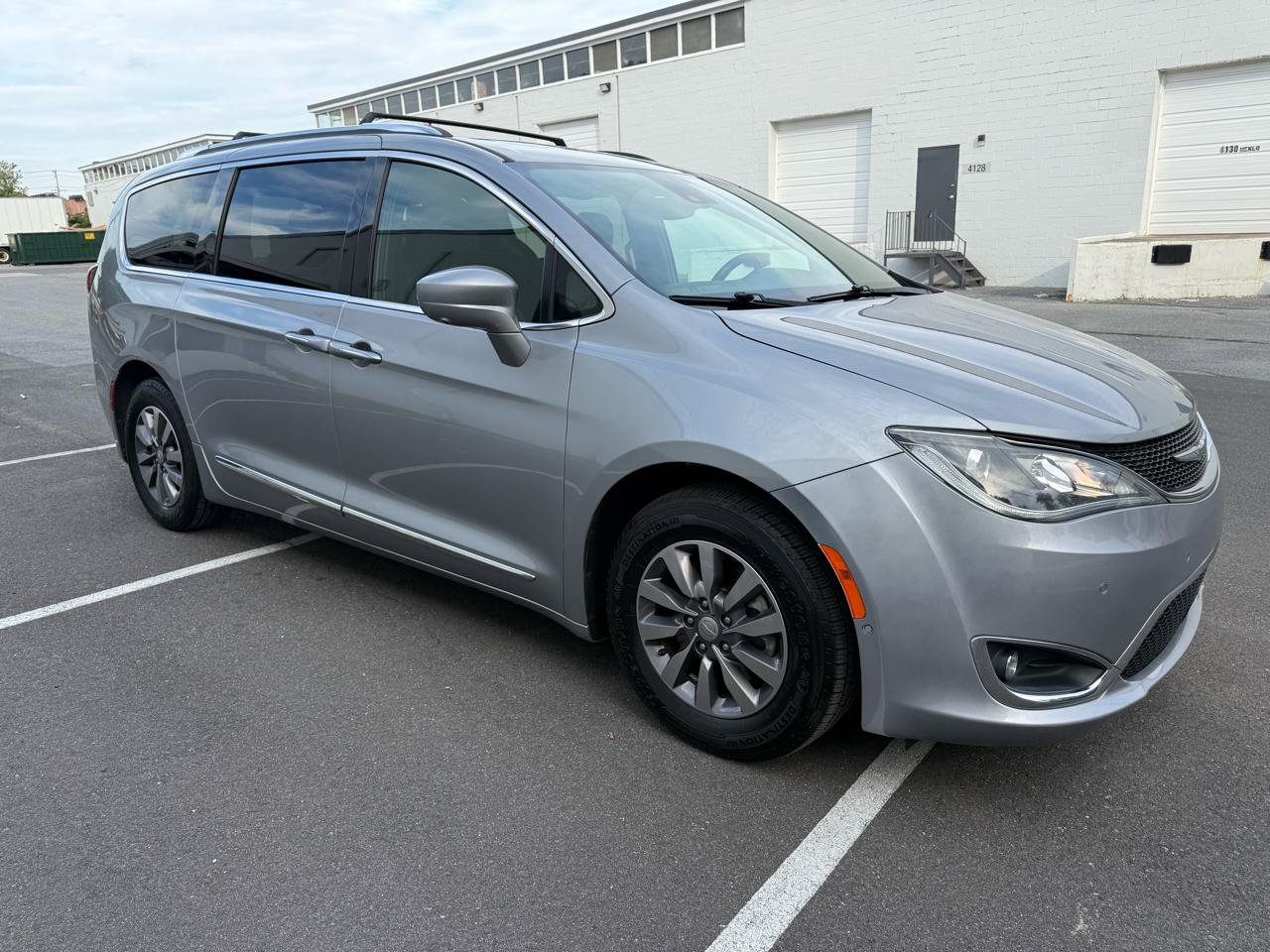 Used 2019 Chrysler Pacifica Touring-L FWD image 13