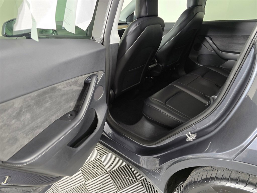 Used 2021 Tesla Model Y Long Range image 17