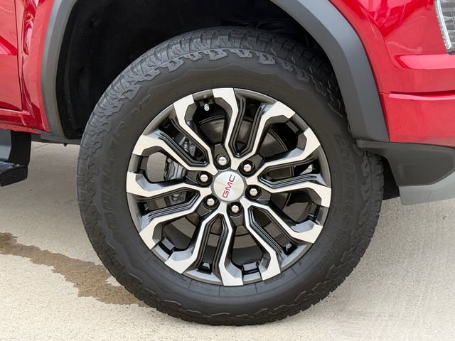 Used 2024 GMC Canyon Denali image 2