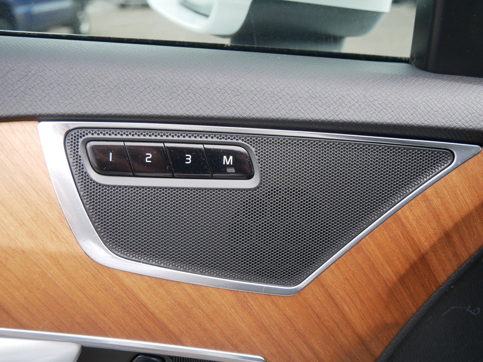 Certified 2024 Volvo XC90 B6 Core w/ Climate Package image 16