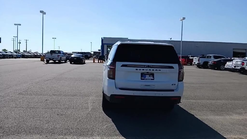 Used 2024 Chevrolet Suburban Z71 w/ Luxury Package AWD/4WD image 7