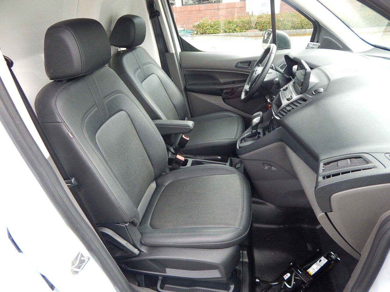 Used 2020 Ford Transit Connect XL image 21