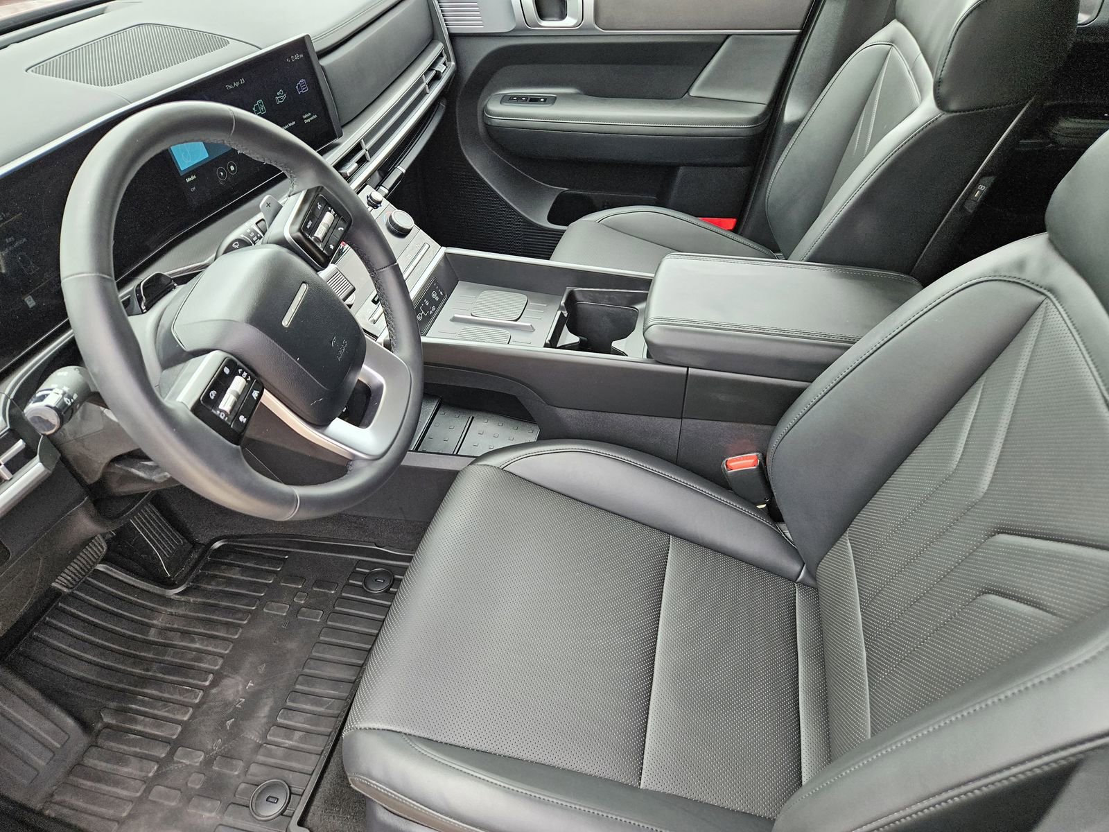 Used 2025 Hyundai Santa Fe SEL FWD image 15