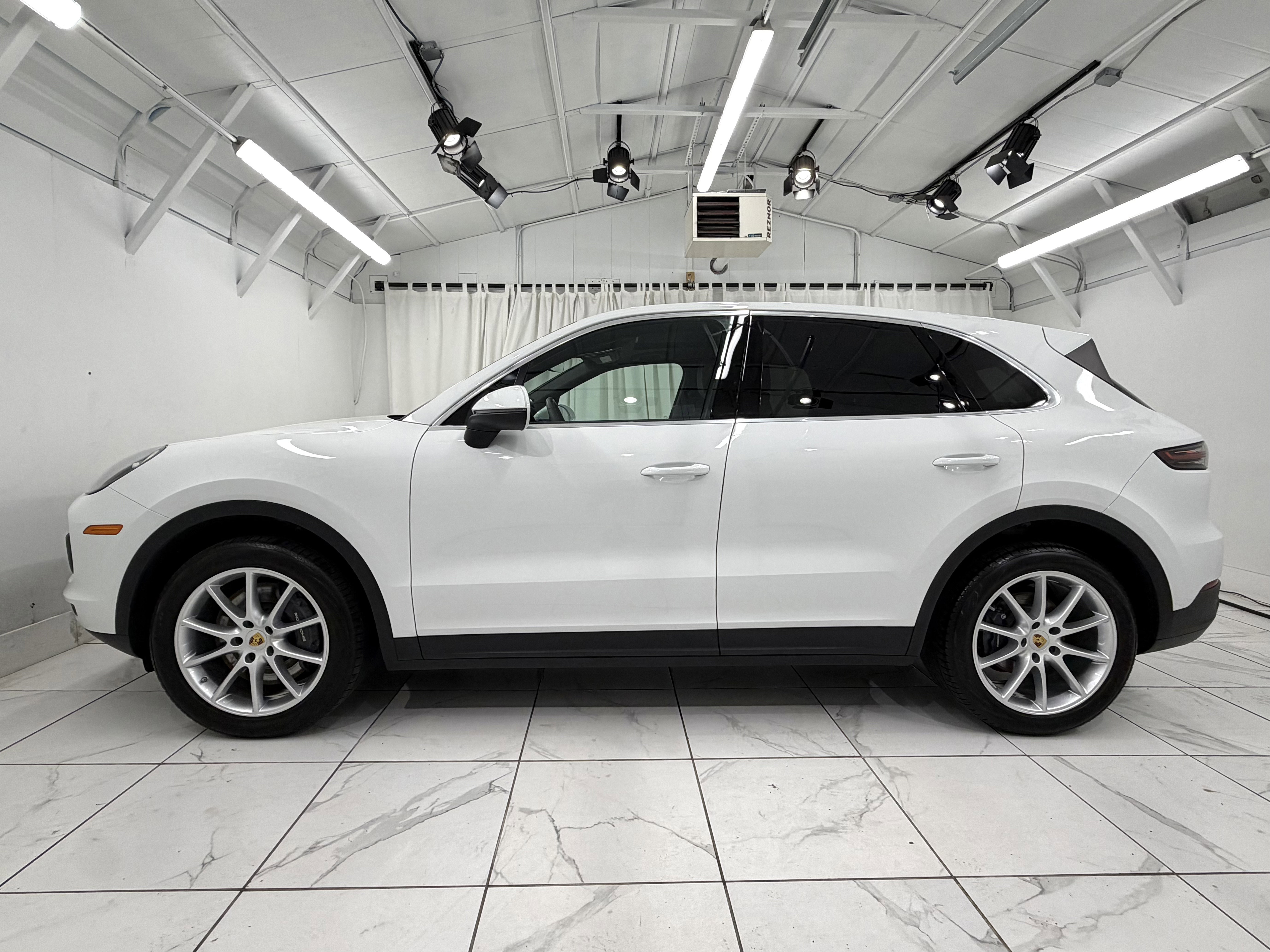 Certified 2023 Porsche Cayenne image 2