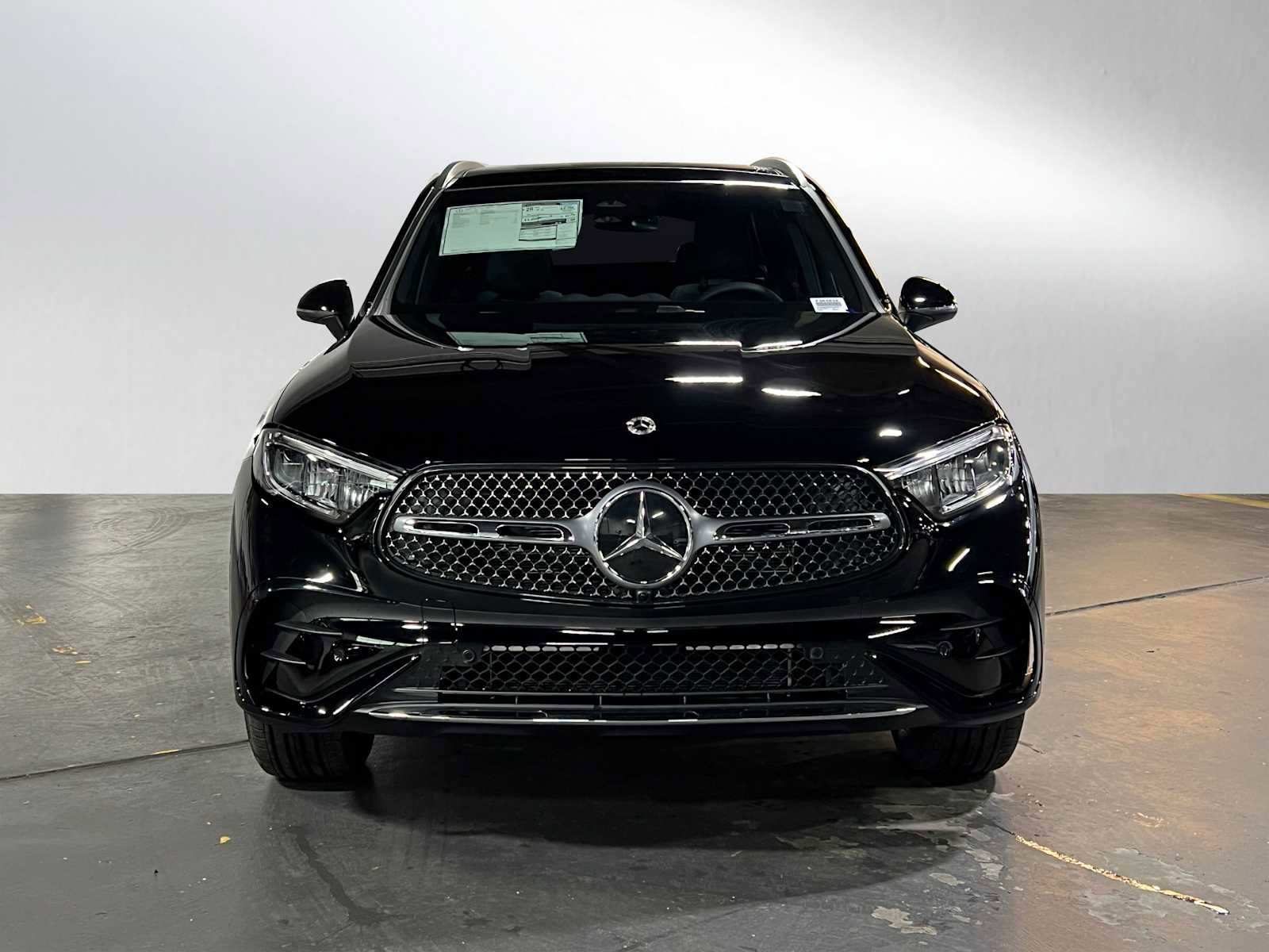 New 2025 Mercedes-Benz GLC 300 4MATIC image 2