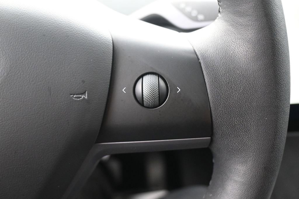 Used 2023 Tesla Model Y Long Range AWD/4WD image 24