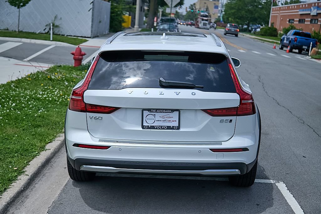 New 2026 Volvo V60 B5 Cross Country Plus w/ Climate Package AWD/4WD image 8