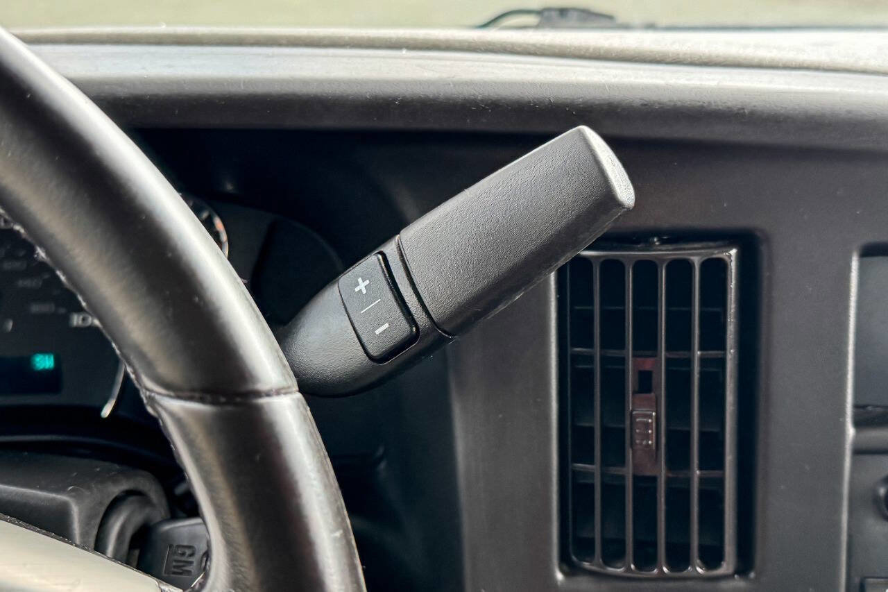 Used 2018 Chevrolet Express 2500 w/ Driver Convenience Package image 31