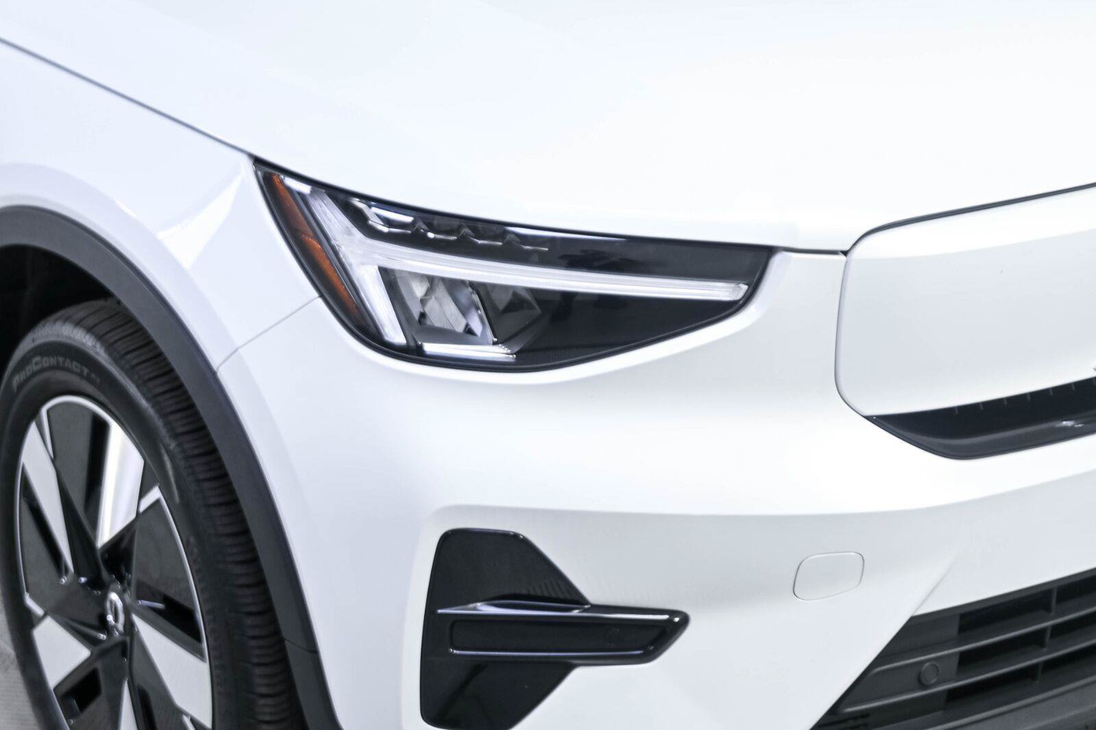 Certified 2024 Volvo C40 Recharge Core w/ Climate Package AWD/4WD image 35