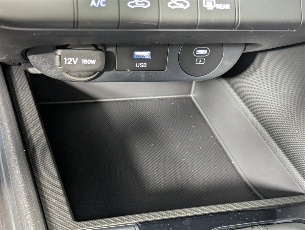 Certified 2025 Hyundai Elantra SE image 22