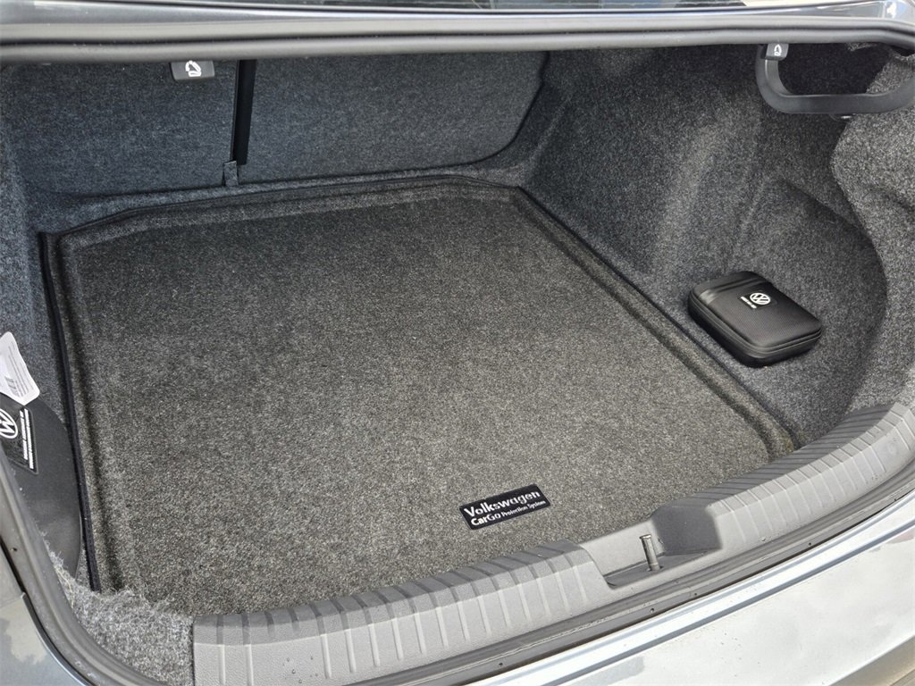 Certified 2024 Volkswagen Jetta SE w/ Panoramic Sunroof Package image 13