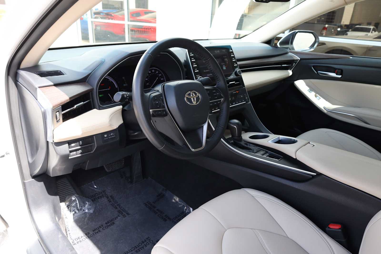 Used 2021 Toyota Avalon XLE FWD image 2