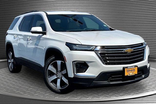 Used 2023 Chevrolet Traverse LT w/ LT Premium Package AWD/4WD image 3