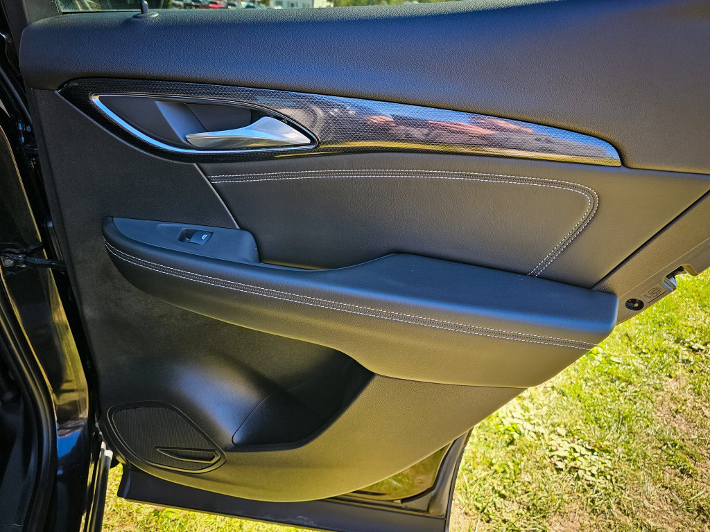 Used 2022 Buick Envision Essence w/ Safety Package FWD image 41