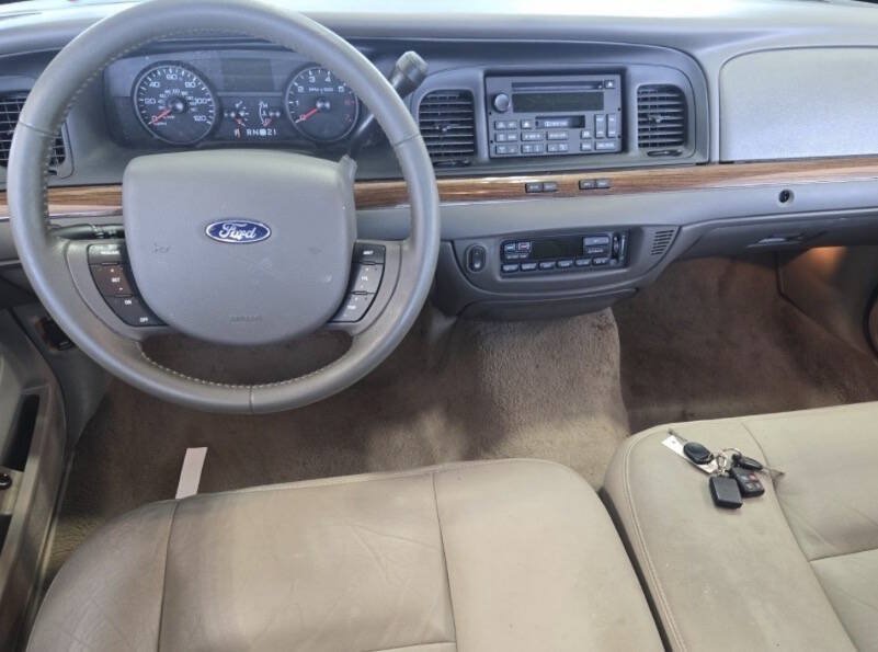 Used 2008 Ford Crown Victoria LX RWD image 12