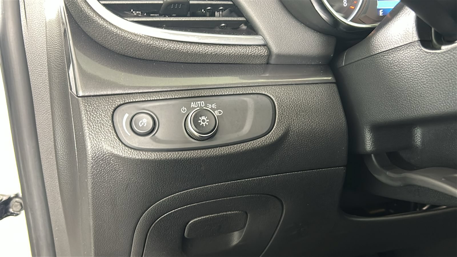 Used 2019 Buick Encore Preferred AWD/4WD image 24
