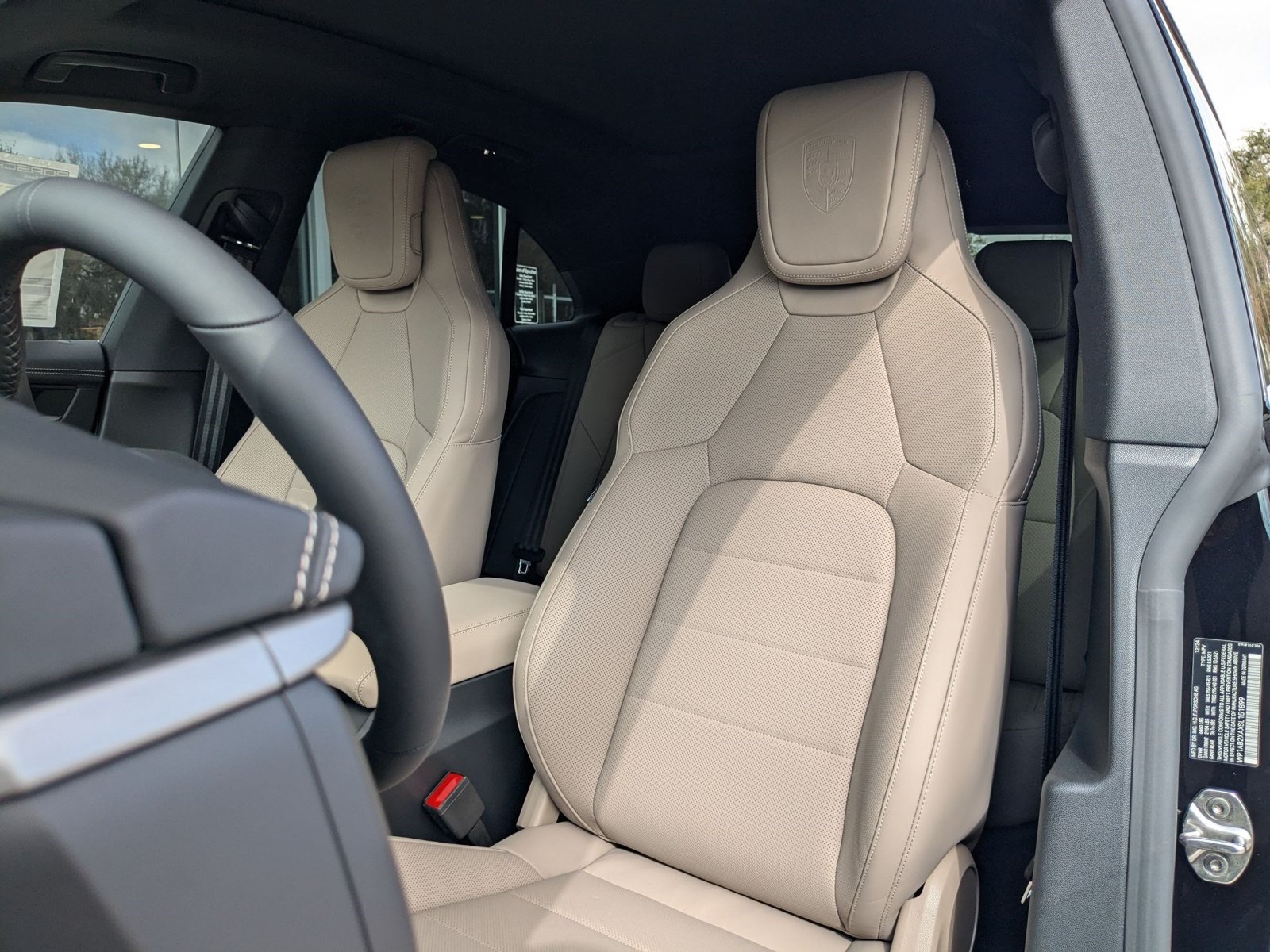 New 2025 Porsche Macan 4S Electric AWD/4WD image 16