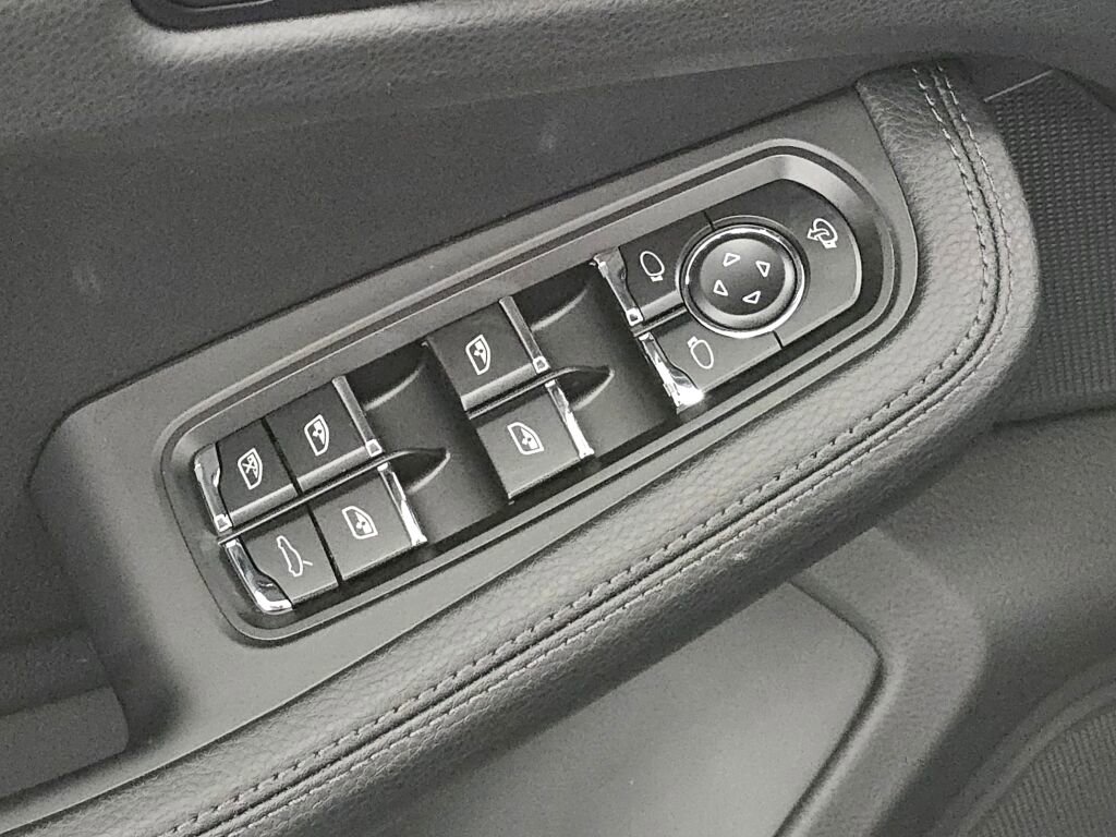 New 2026 Porsche Macan image 32