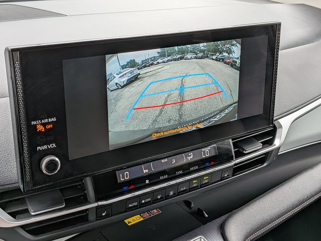 Used 2026 Toyota Sienna XLE FWD image 6