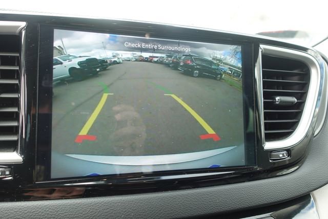 Used 2024 Chrysler Pacifica Touring-L image 18