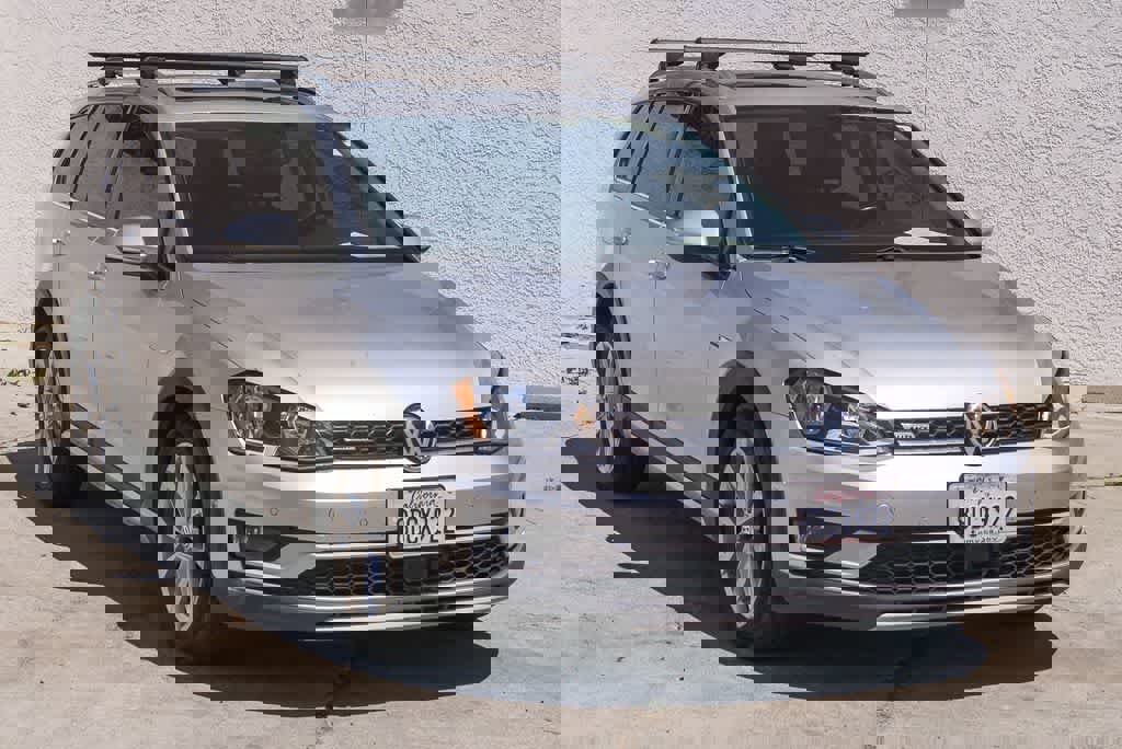 Used 2017 Volkswagen Golf Alltrack SE AWD/4WD image 3