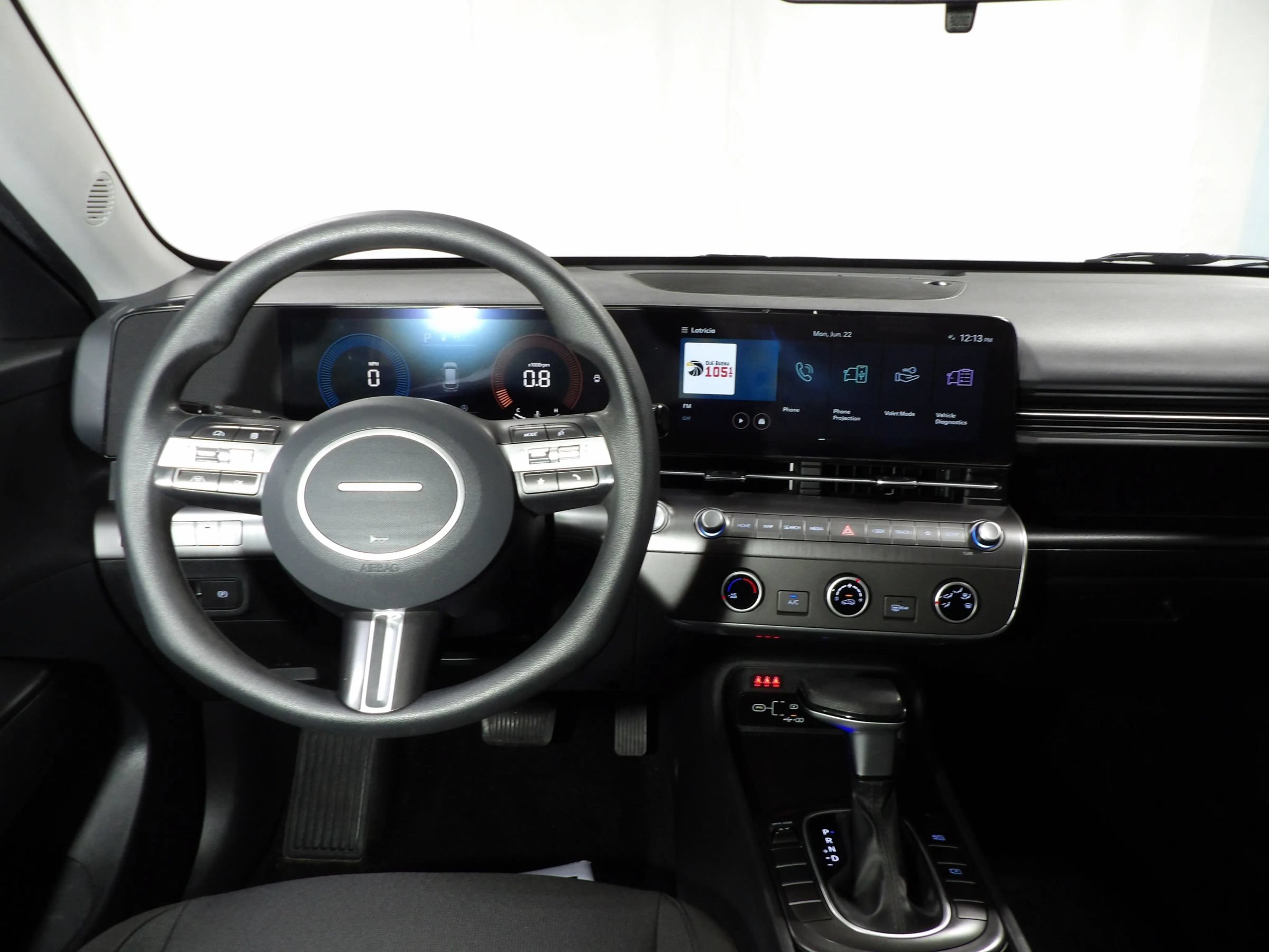 Used 2025 Hyundai Kona SE FWD image 13
