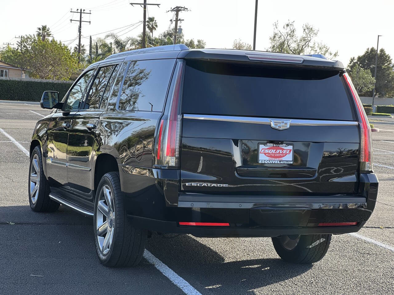 Used 2017 Cadillac Escalade ESV Luxury image 8