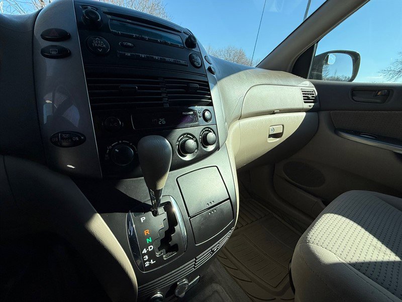 Used 2006 Toyota Sienna CE image 30