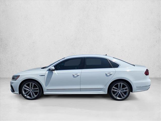 Used 2017 Volkswagen Passat 1.8T R-Line w/ R-Line Lighting Package FWD image 9