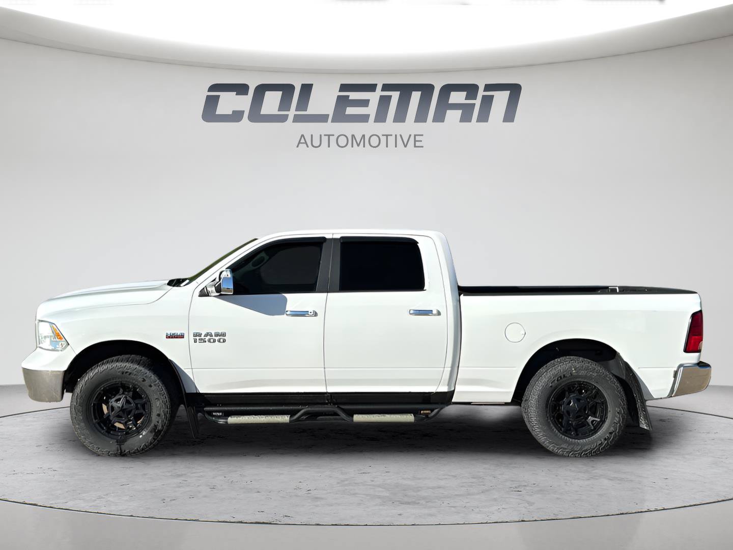 Used 2018 RAM 1500 Classic SLT AWD/4WD image 2