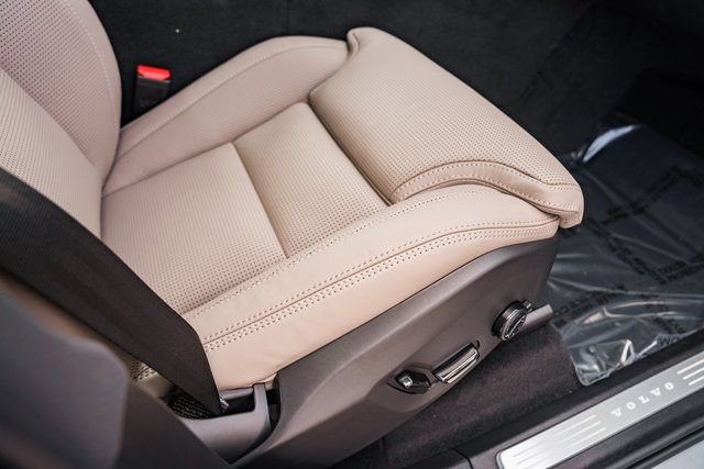 Used 2026 Volvo XC90 B6 Ultra w/ Protection Package Premier image 32