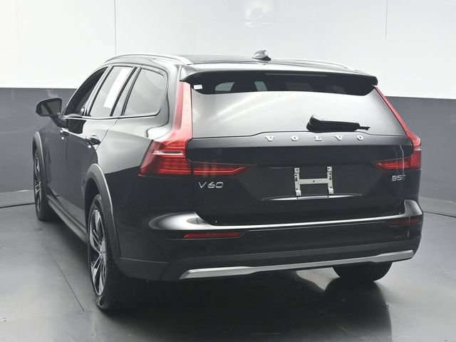 Used 2025 Volvo V60 B5 Cross Country Plus AWD/4WD image 6