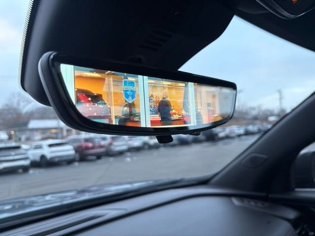 Used 2024 Chevrolet Traverse RS image 32