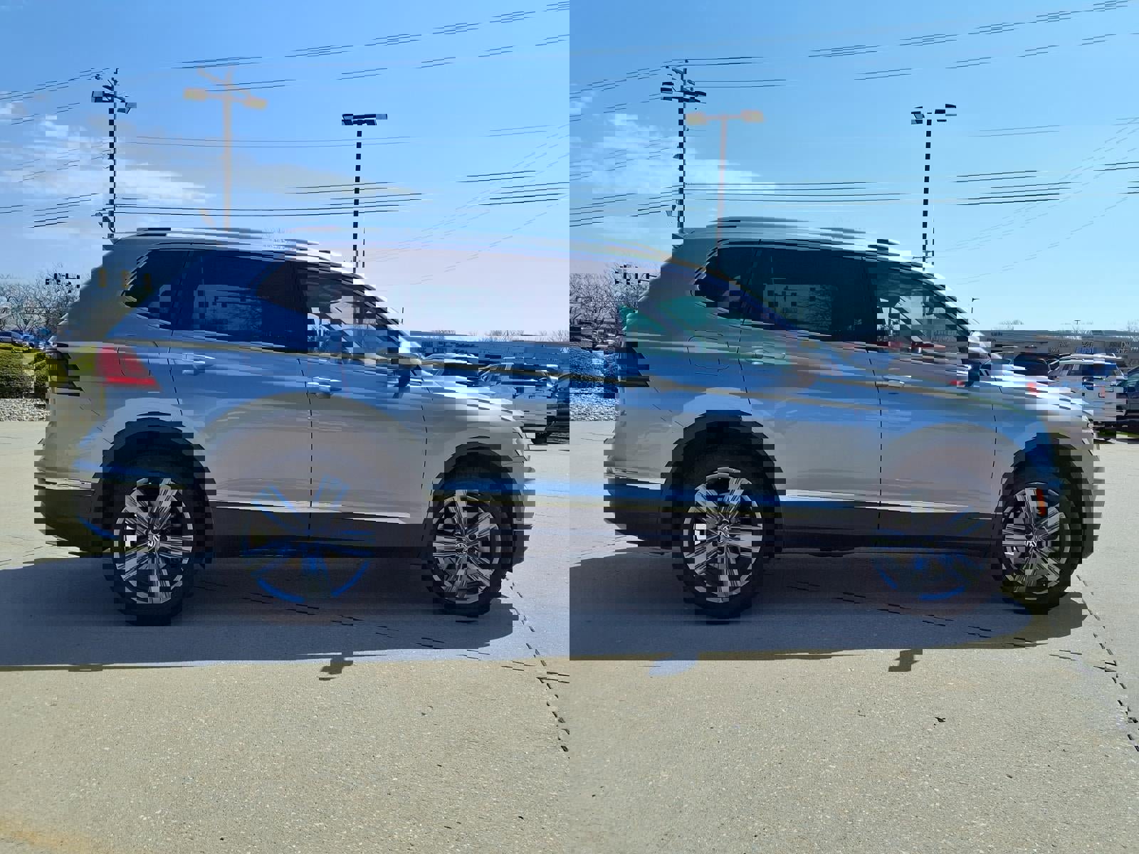 Used 2021 Volkswagen Tiguan SEL w/ 2-Row Tiguan MDO Package AWD/4WD image 41