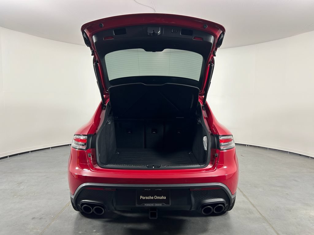 Certified 2025 Porsche Macan AWD/4WD image 28