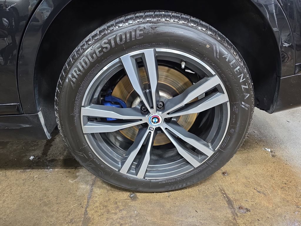 Used 2022 BMW X7 M50i w/ Dynamic Handling Package image 31