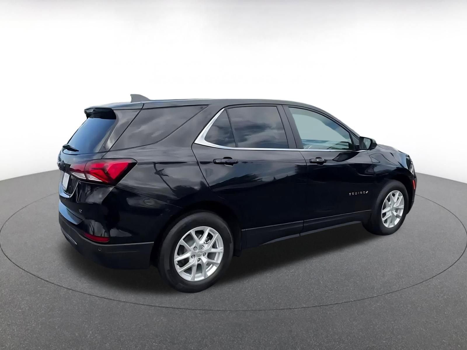 Used 2024 Chevrolet Equinox LT FWD image 15