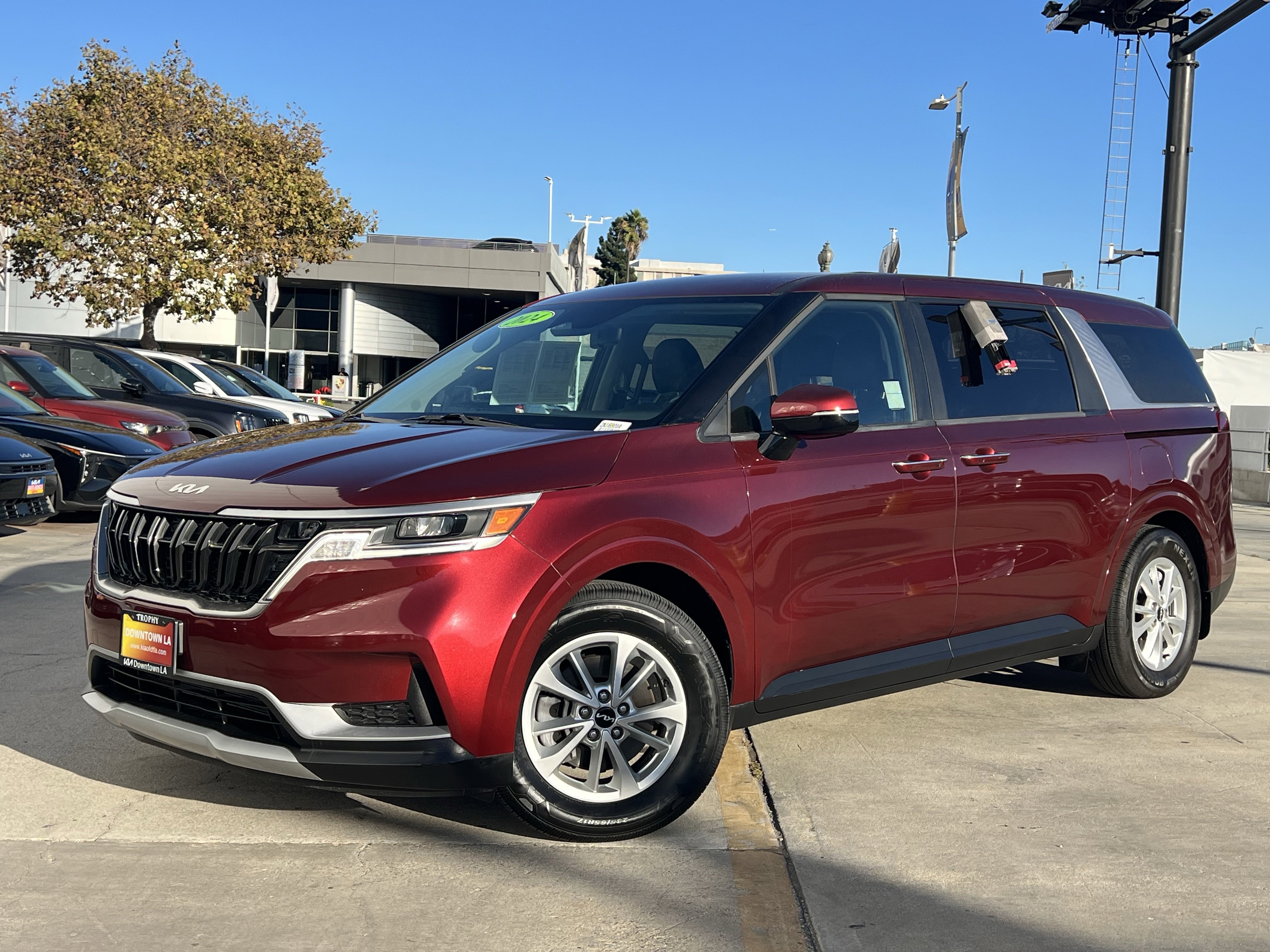 Used 2024 Kia Carnival LX image 2