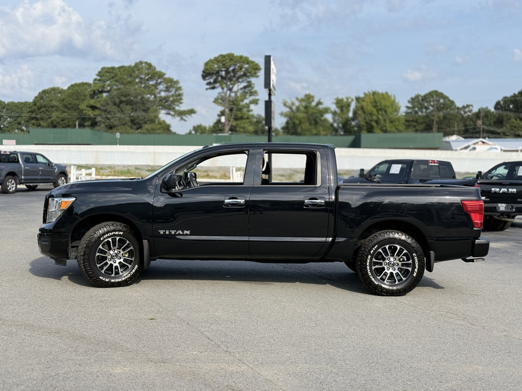 Used 2021 Nissan Titan SV w/ Accessory Utility Package RWD image 4