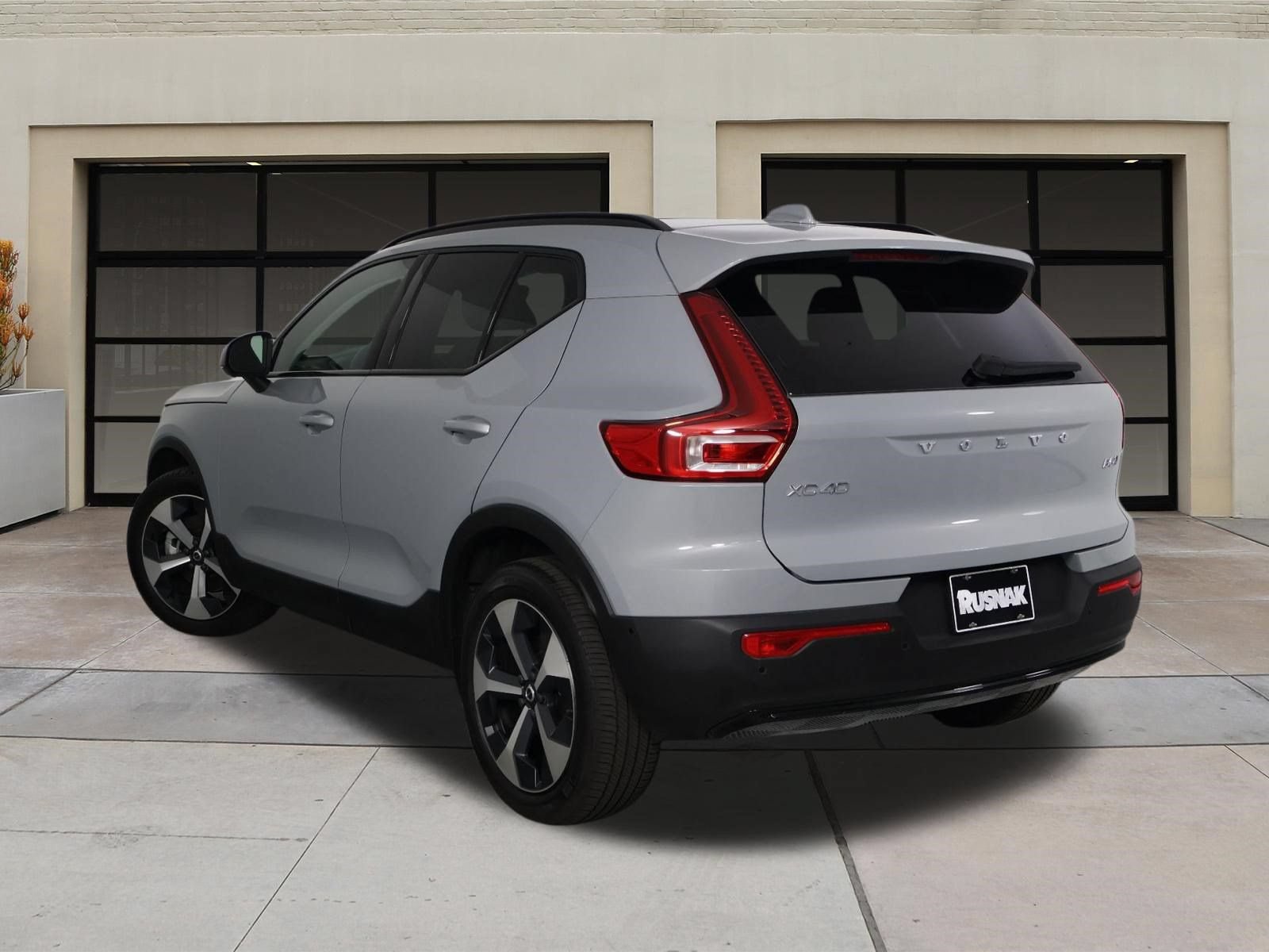 Certified 2026 Volvo XC40 B5 Plus AWD/4WD image 2