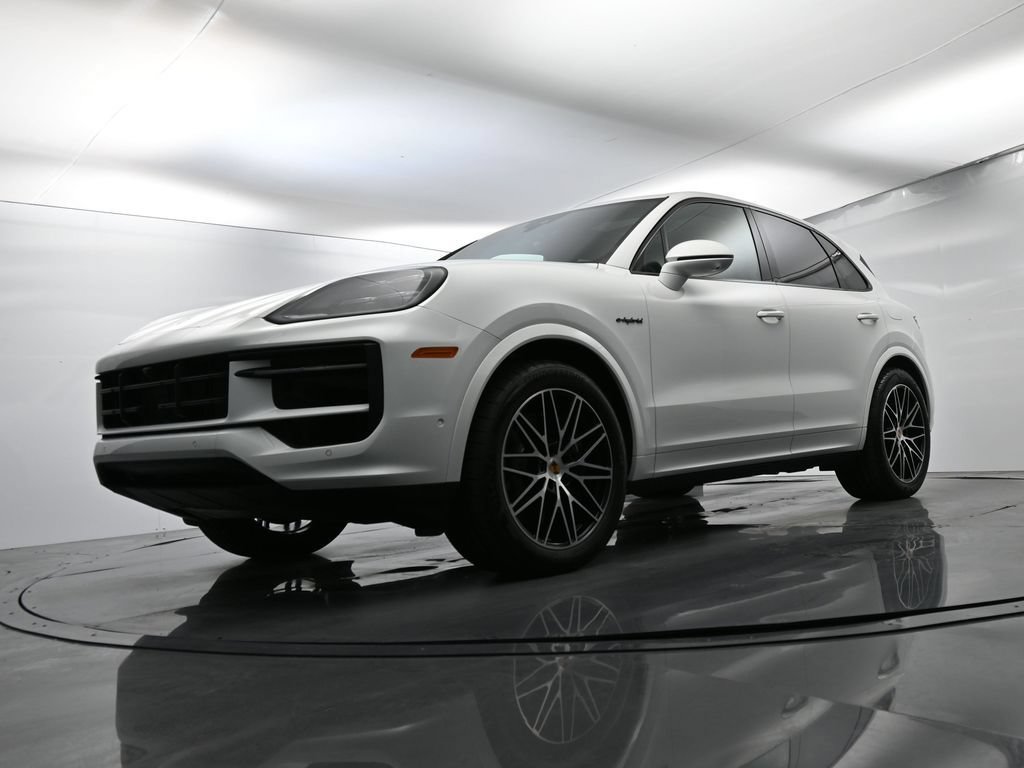 Certified 2025 Porsche Cayenne E-Hybrid w/ Premium Package Plus AWD/4WD image 48