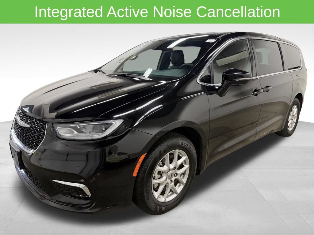 Used 2025 Chrysler Pacifica Select FWD image 5