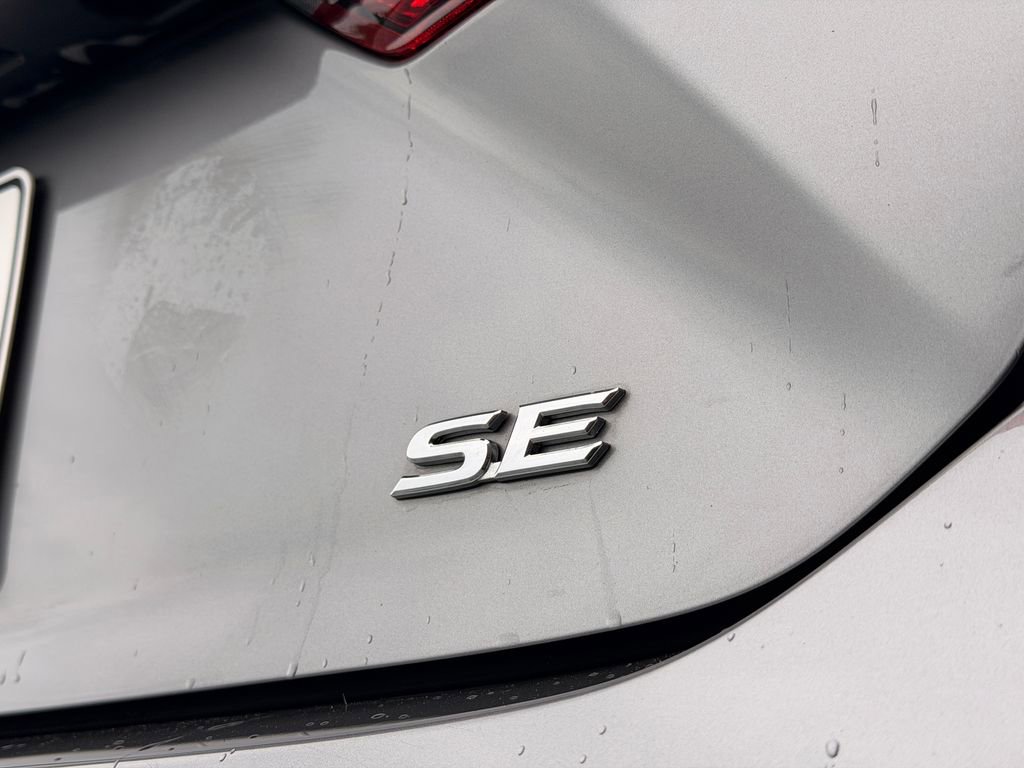 Used 2025 Toyota Camry SE FWD image 16