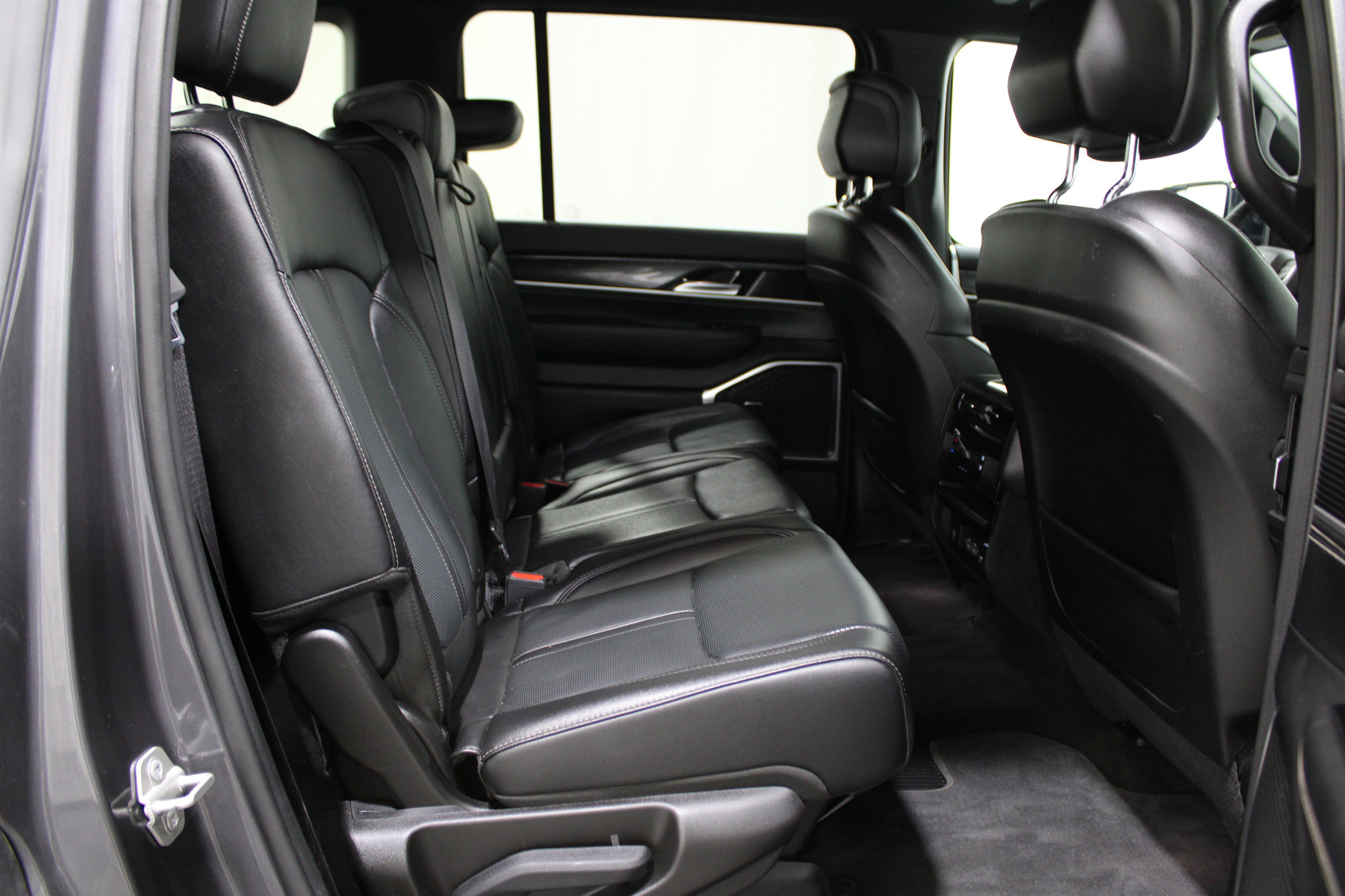 Used 2024 Jeep Wagoneer 4WD w/ Premium Group I image 32