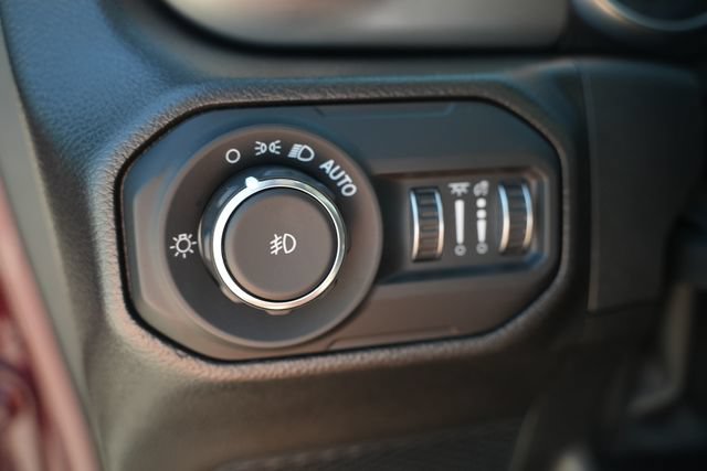 Used 2022 Jeep Wrangler Sport AWD/4WD image 27
