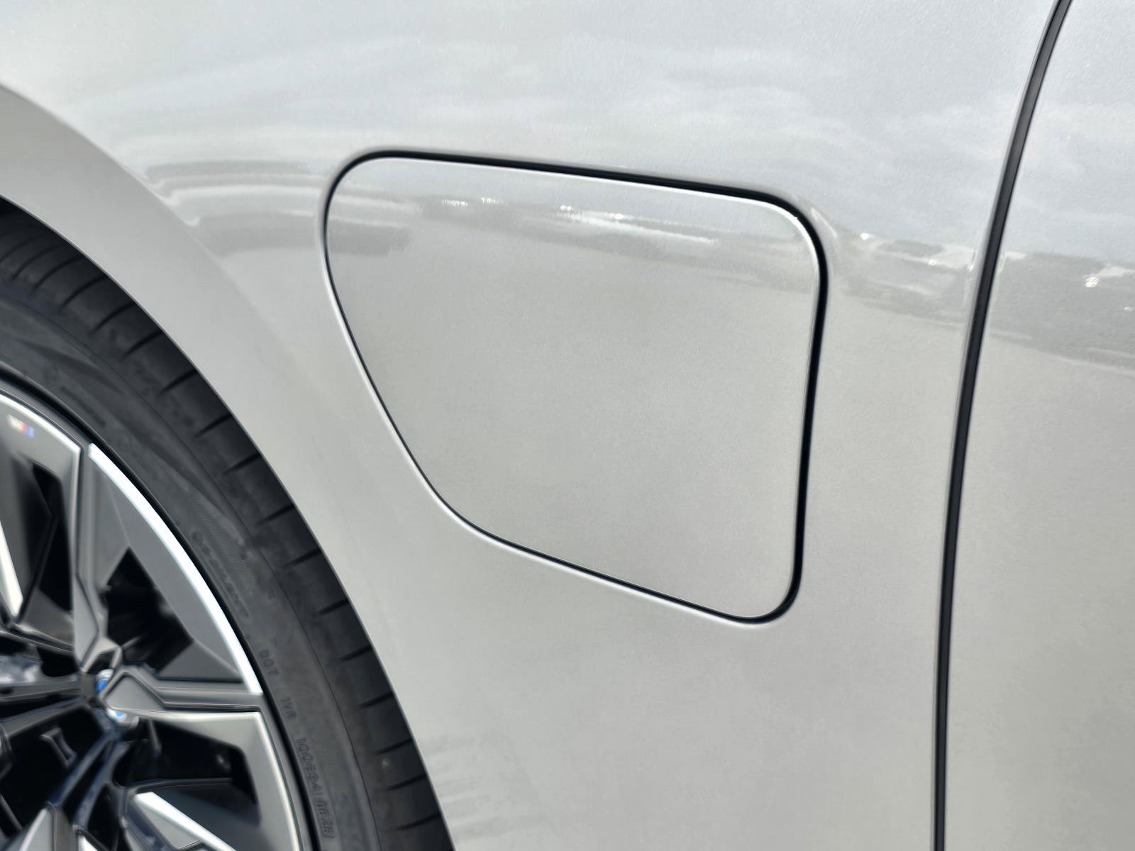 New 2026 BMW 750e xDrive w/ Premium Package AWD/4WD image 11