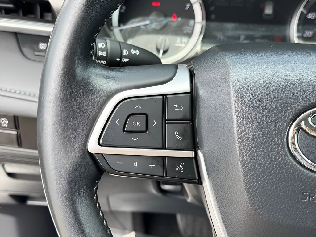 Used 2024 Toyota Highlander LE image 16