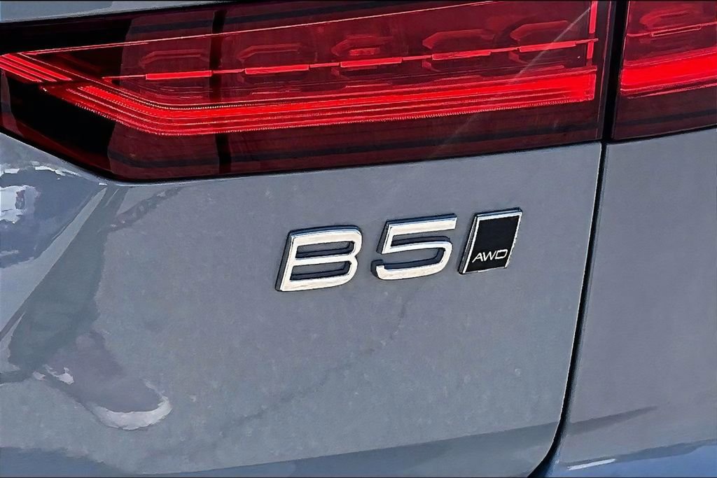 Used 2024 Volvo V60 B5 Cross Country Plus image 8