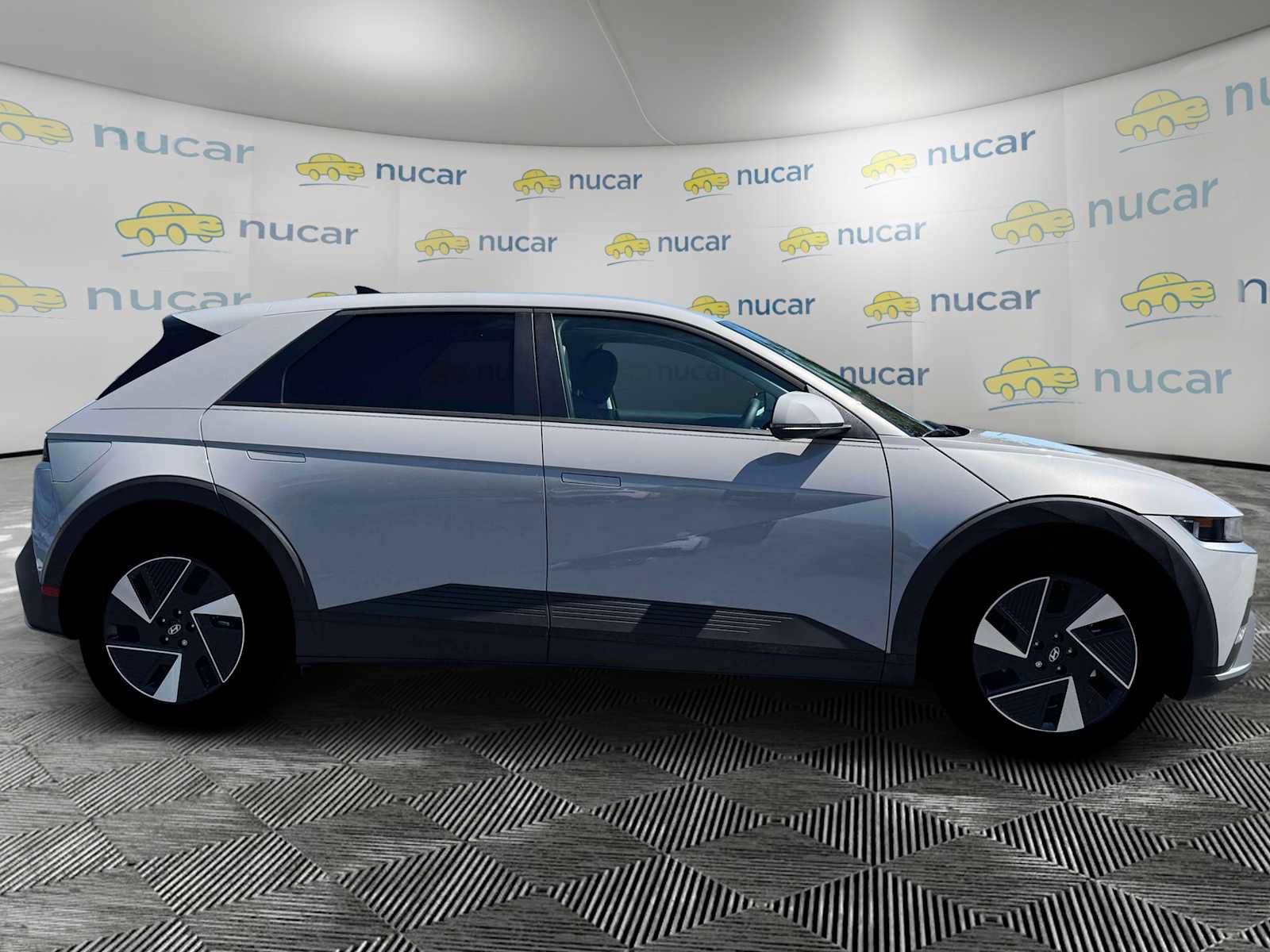 New 2025 Hyundai Ioniq 5 SE image 10