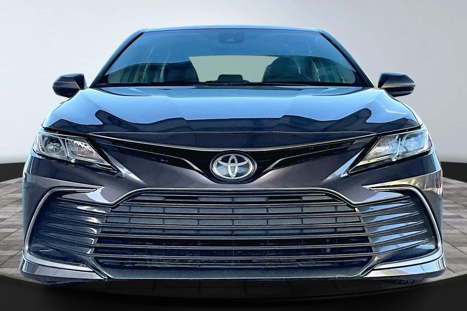Used 2022 Toyota Camry LE FWD image 2